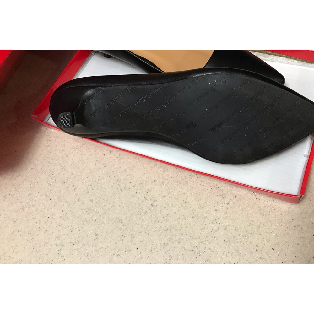 New in box Italian leather 1inch pumps